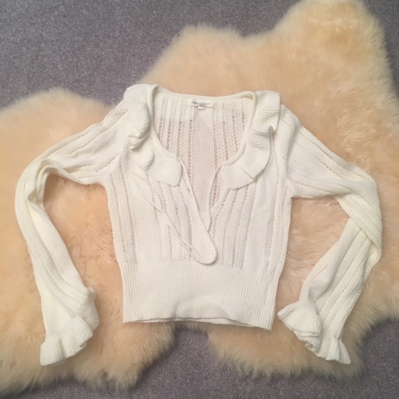 Honey Punch cropped sweater shirt with V neck - Picture 2 of 3